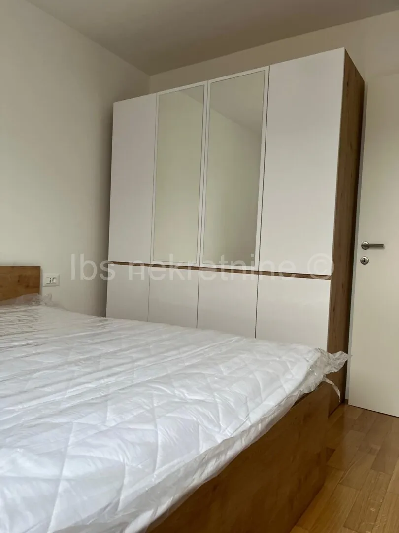 split, mejaši - jednosoban stan s garažom - slika 6
