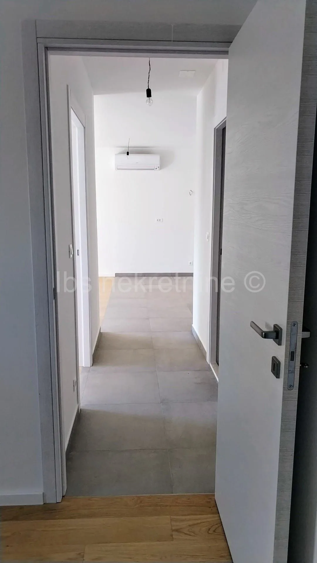žnjan trosoban stan + 2 parkirna mjesta - slika 12