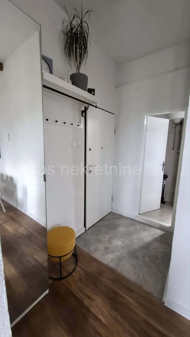 ***u srcu kaštel lušića trosoban stan-drugi red od mora!!!*** - slika 7