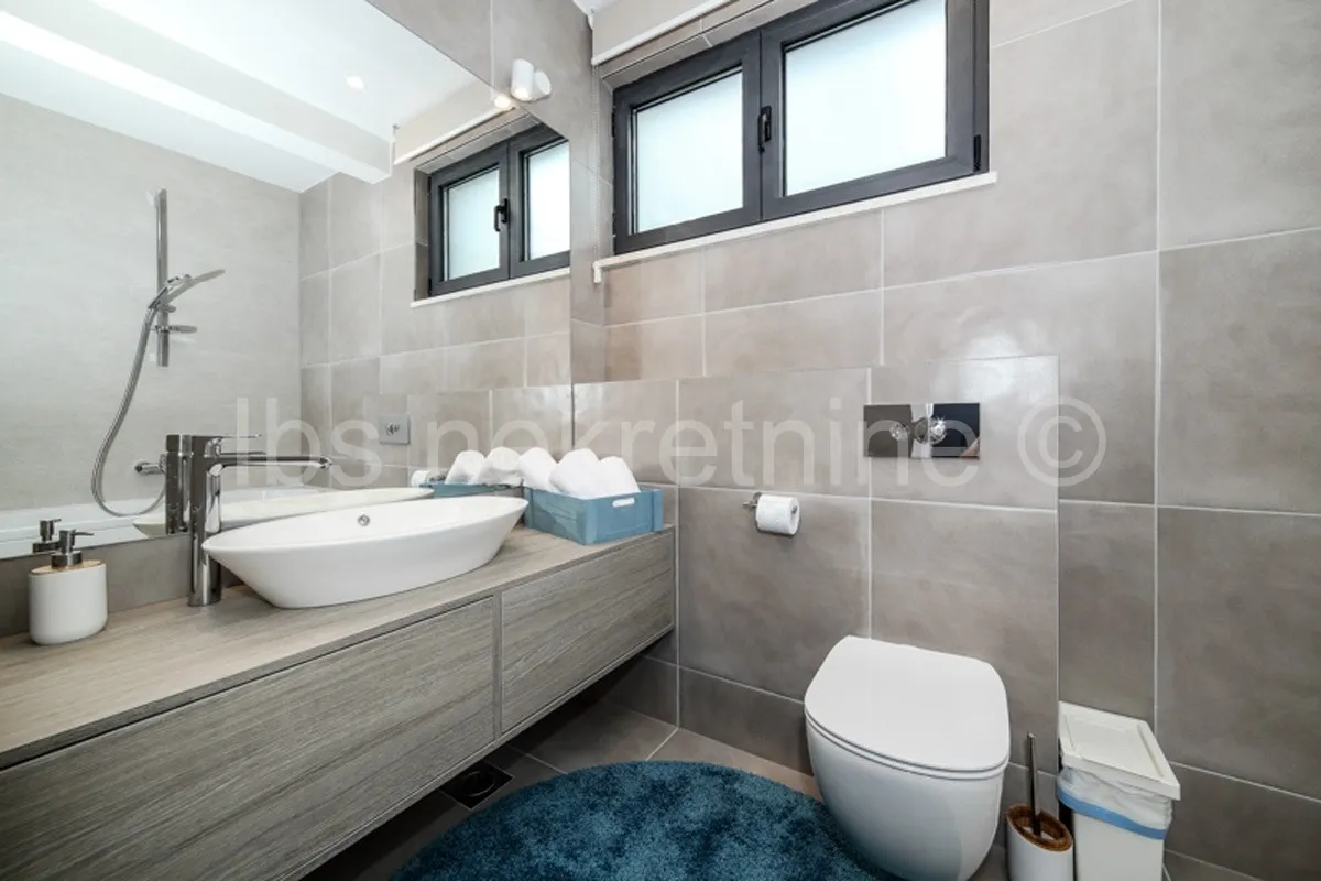 trogir-moderna vila drugi red do mora!!! - slika 10