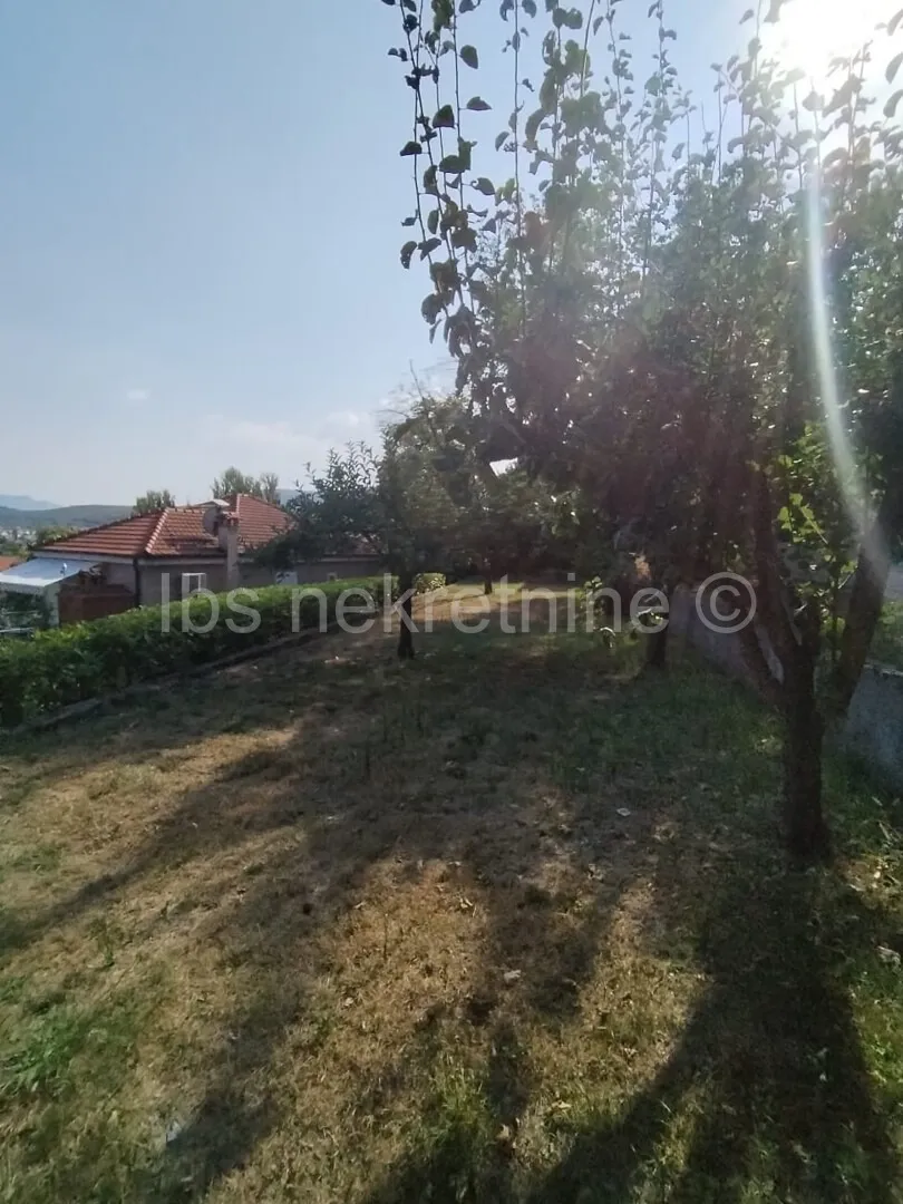 prostrana samostojeća kuća u srcu sinja – vaš novi dom! - slika 3
