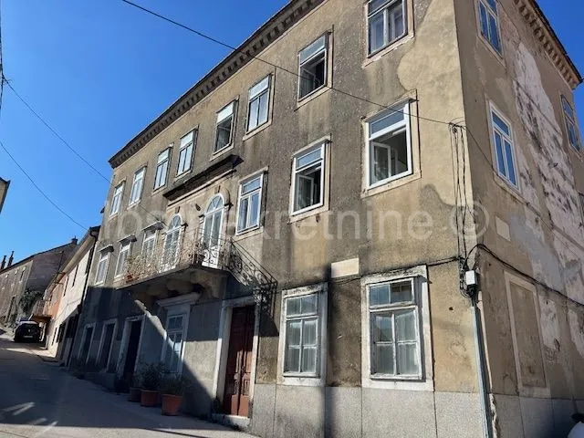 Sinj, kuća u centru grada- ekskluzivna lokacija s prostranim vrtom! - Sinj, Sinj