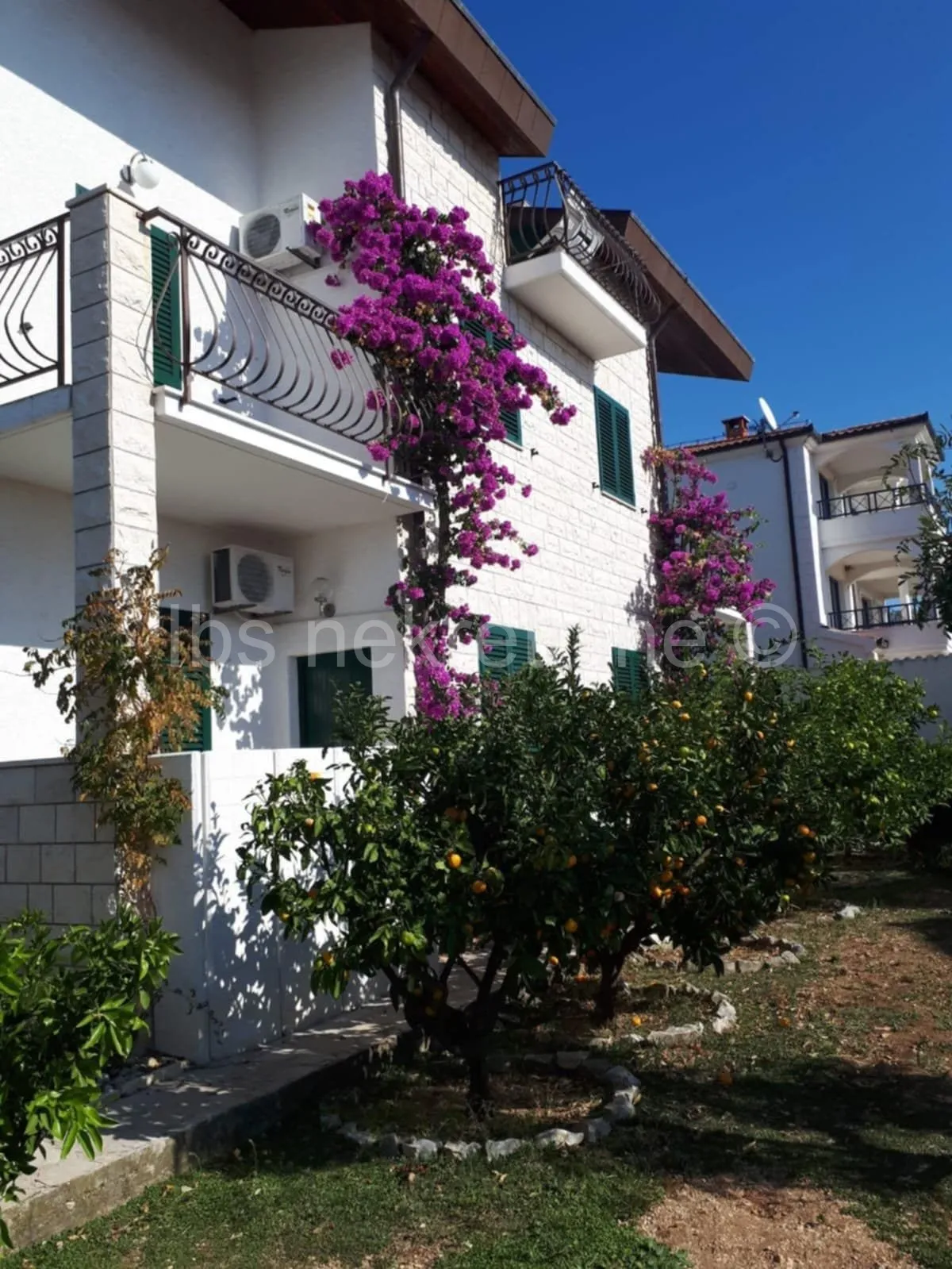 ***kuća Sa 10 Apartmana Na Atraktivnoj Lokaciji!!!*** - Okrug Gornji, Okrug