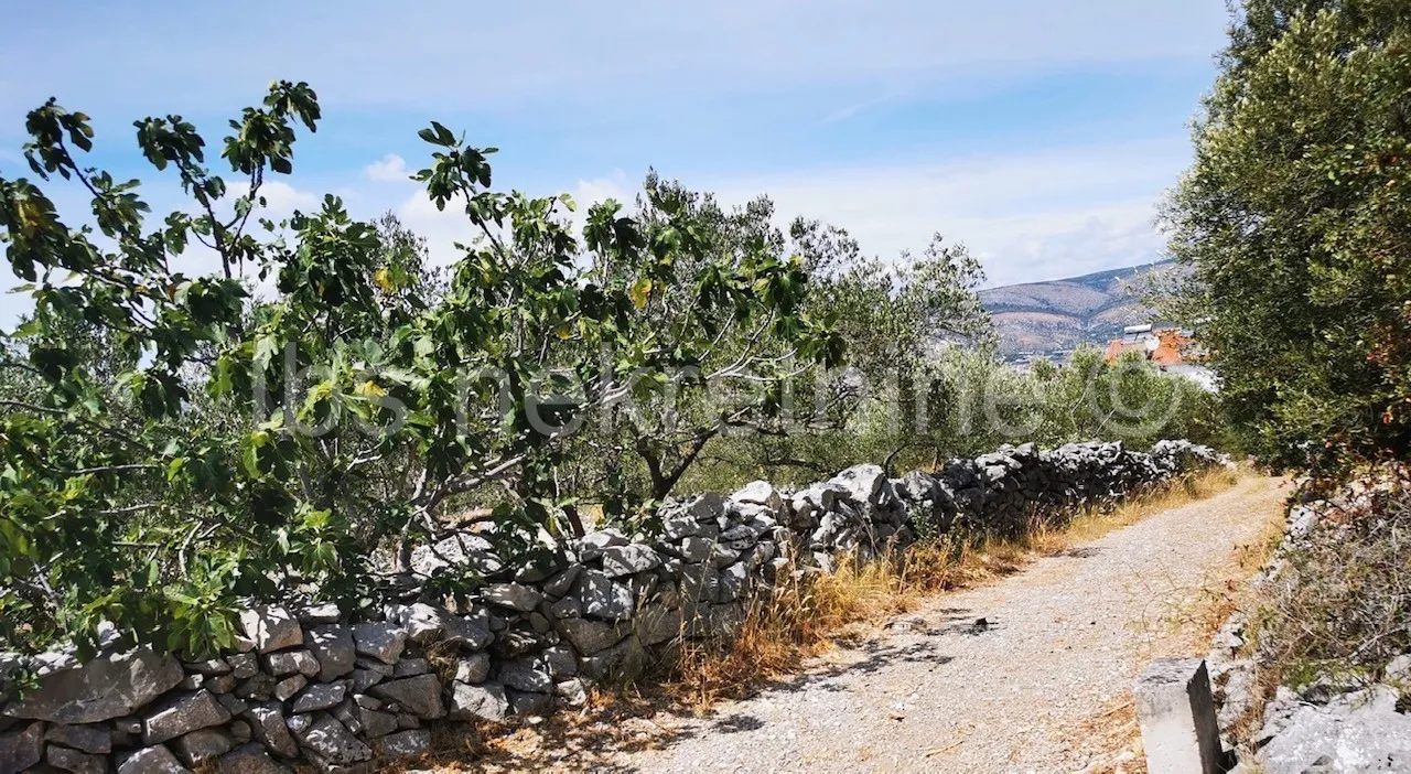 Dvije građevinske parcele u Okrugu Donjem, 802 m2 - Okrug Donji, Okrug