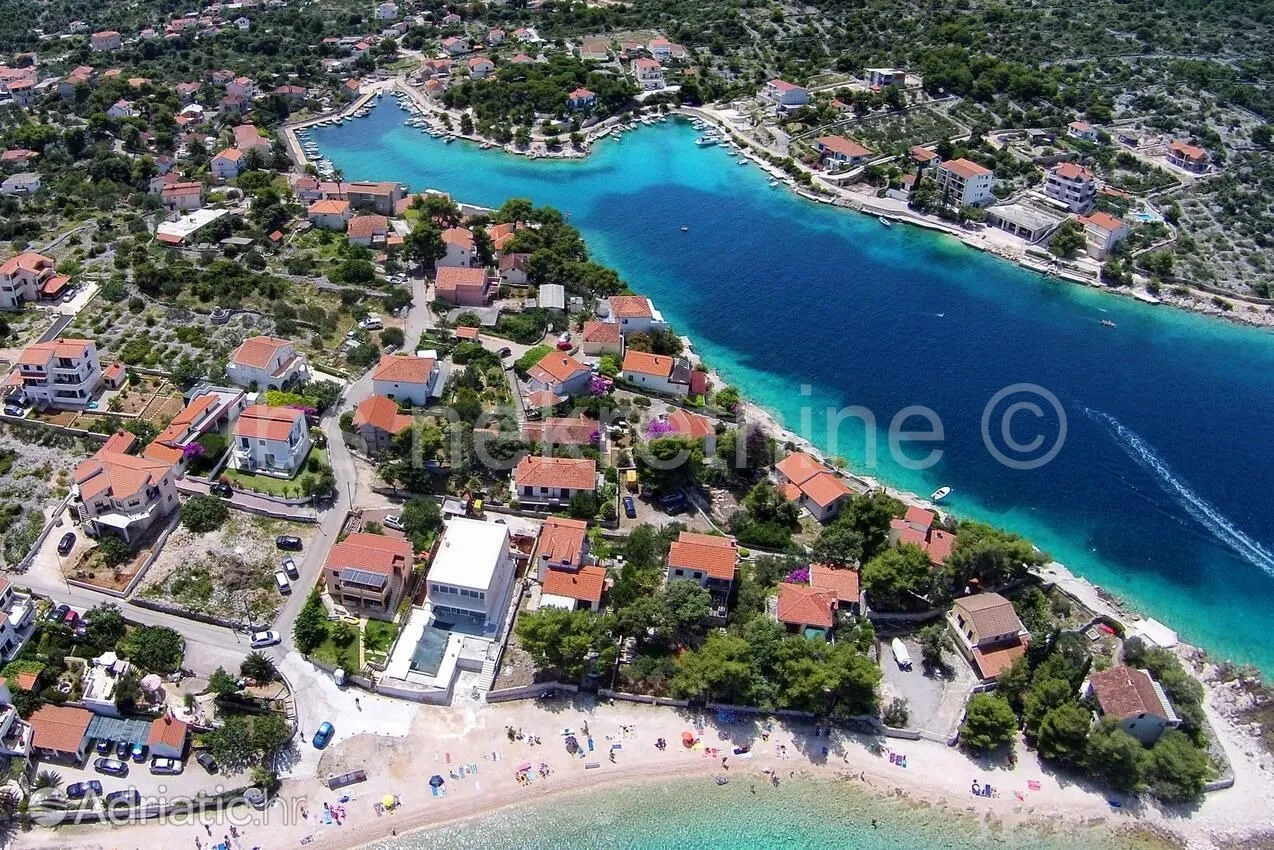 Ražanj- građevinsko zemljište 1.445 m2, samo 50 m od mora - Ražanj, Rogoznica