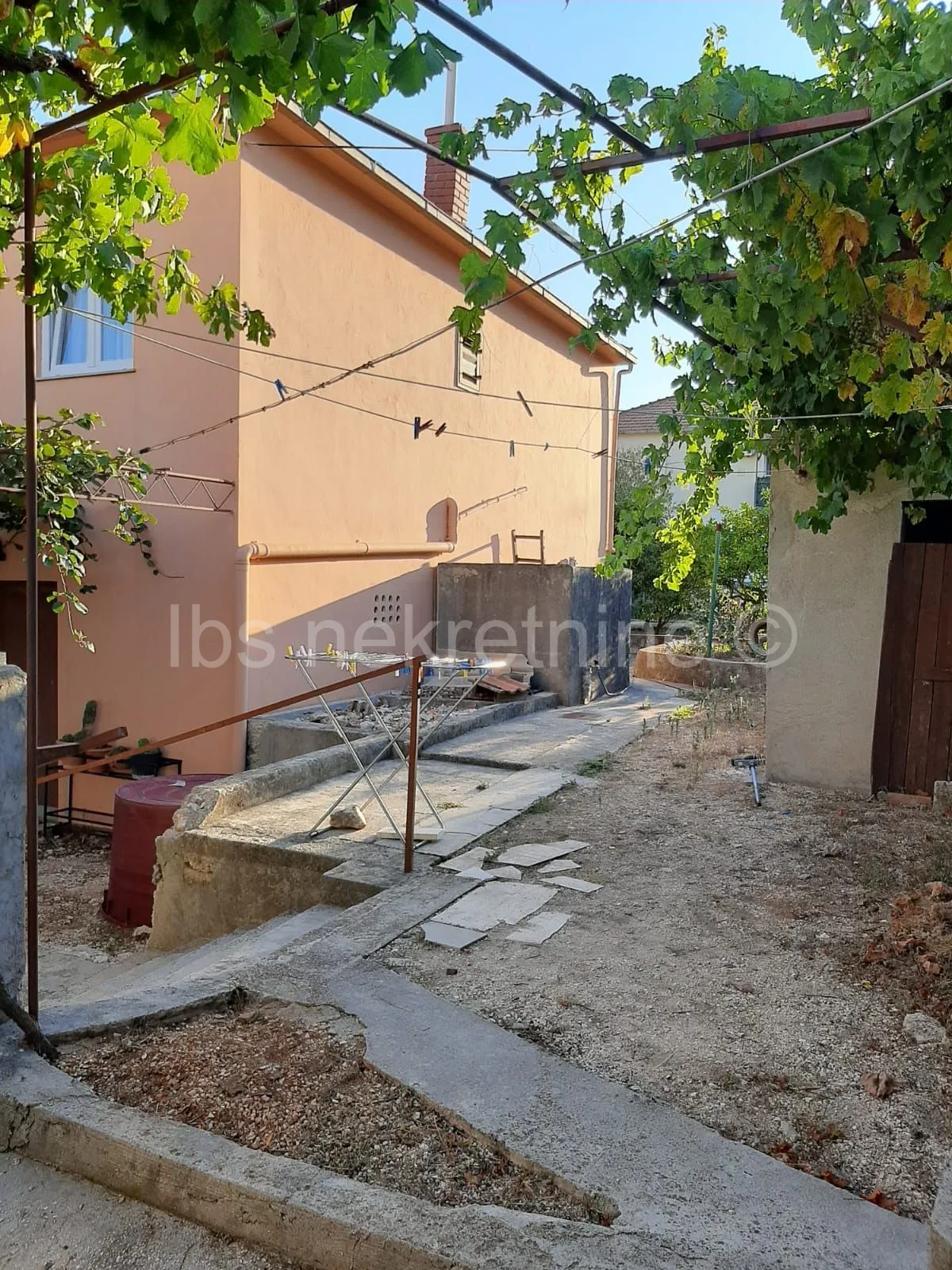 kuća na velikoj parceli!! - slika 6