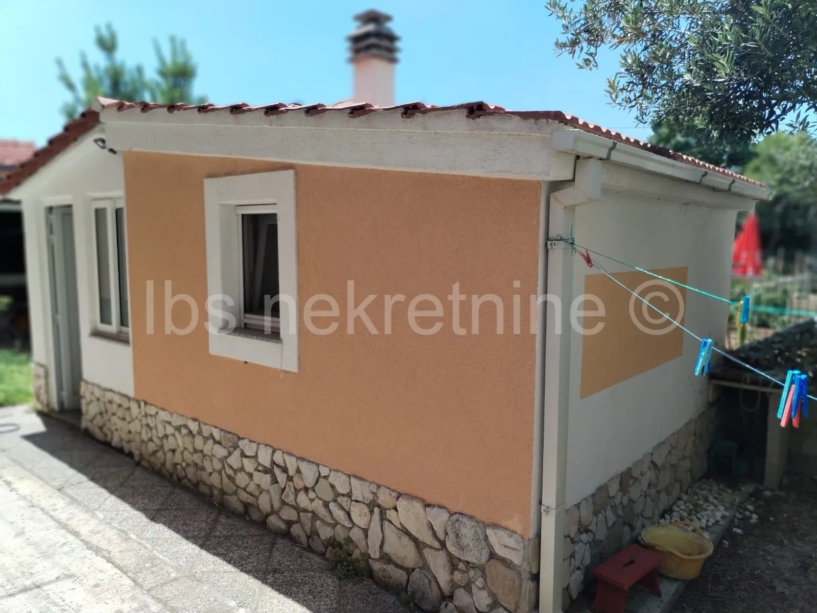 vranjic dvosoban stan u kući - slika 13