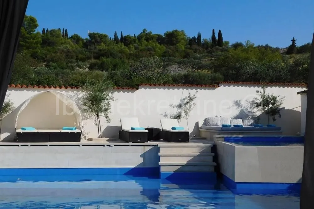villa u sutivanu, brač - slika 2