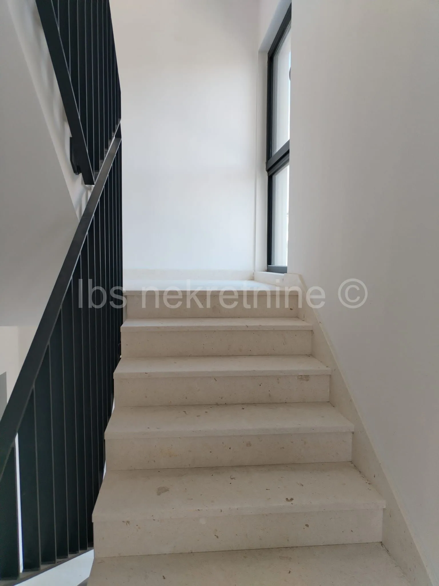 novogradnja okrug gornji jednosoban stan - slika 7