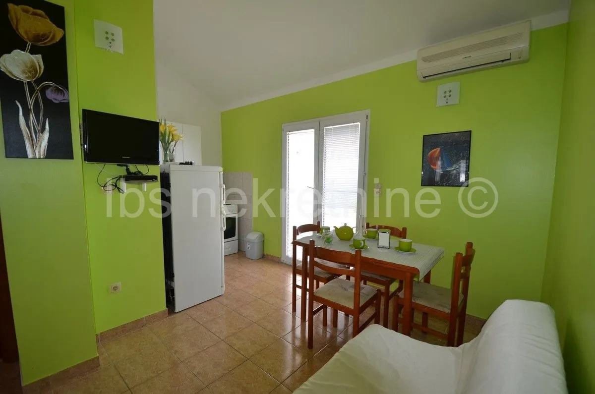 lijepa apartmanska kuća s bazenom!! - slika 27