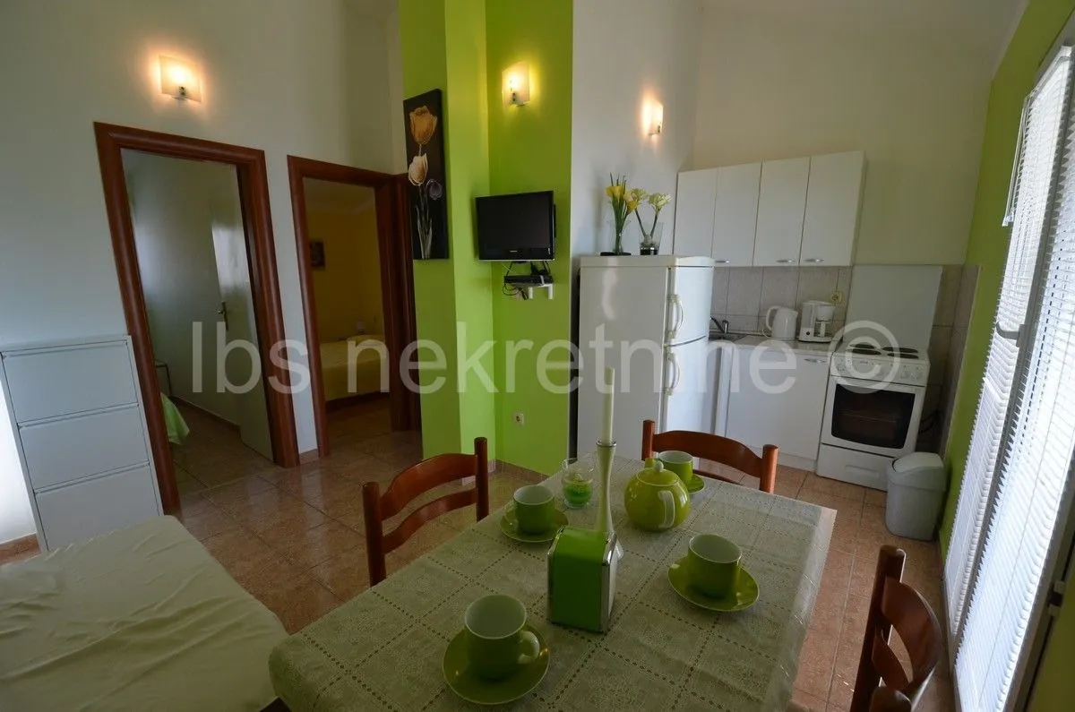 lijepa apartmanska kuća s bazenom!! - slika 25