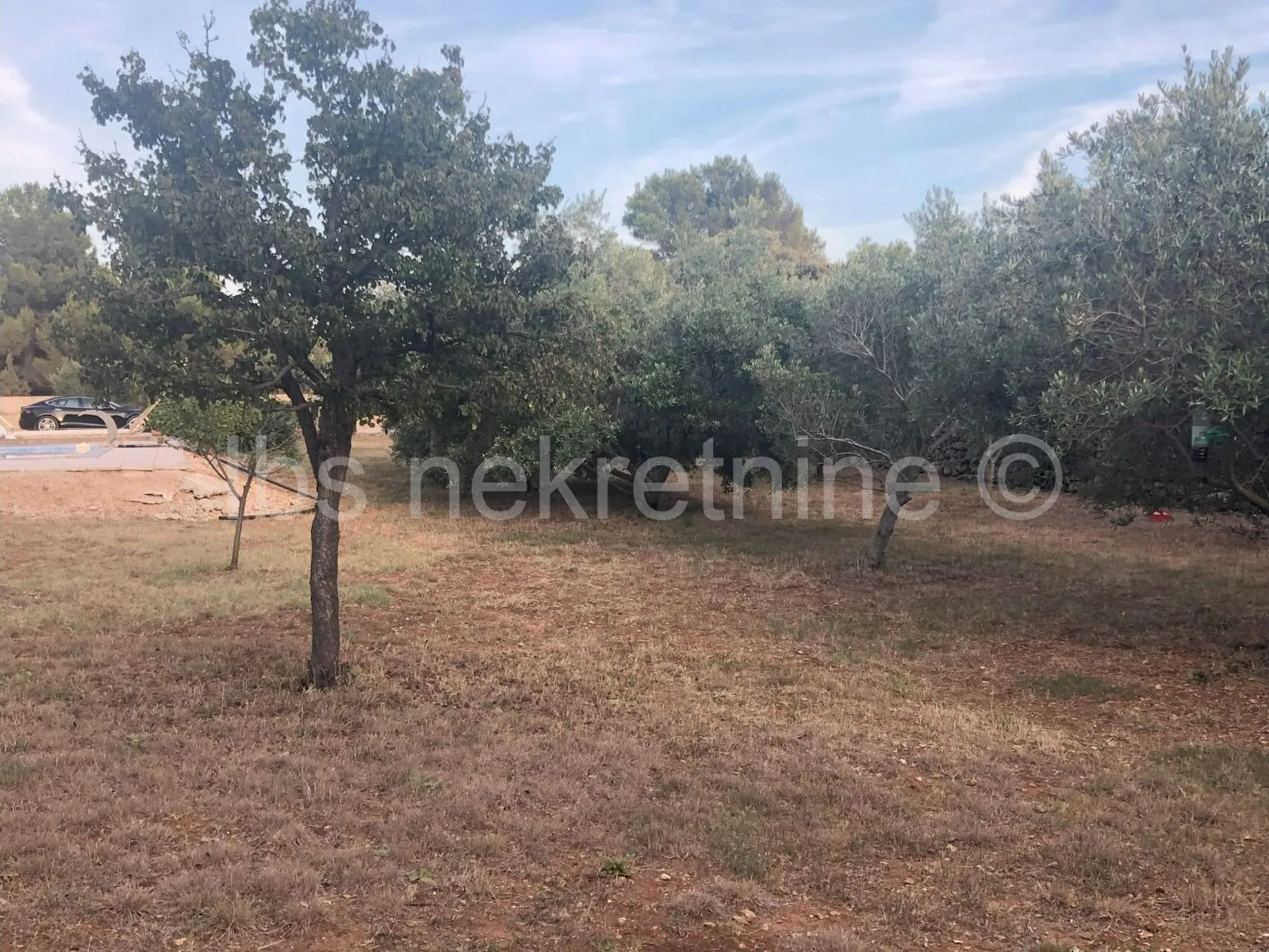 villa u prirodi s dva bazena - slika 14