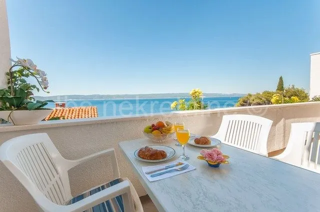 kuća sa apartmanima drugi red do mora!!! - slika 2