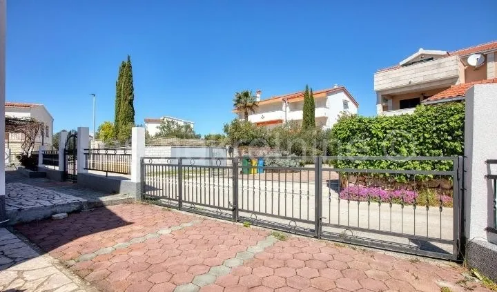 rogoznica-samostojeća kuća!! - slika 14