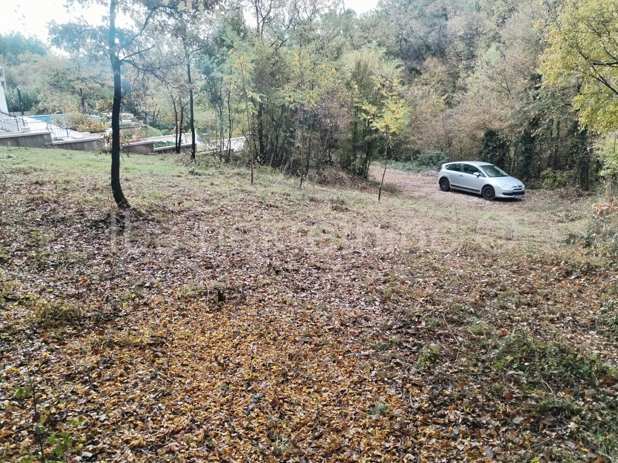 sinj, građevinsko zemljište 690 m2 - slika 2