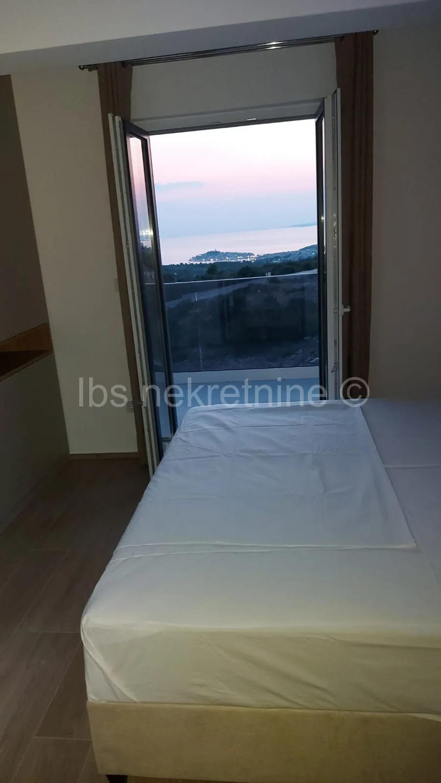 villa s bazenom i otvorenim pogledom na primošten i more! - slika 10