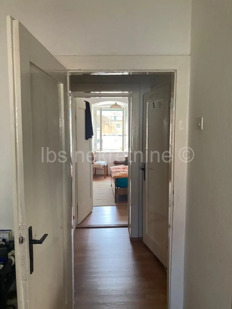 makarska - dvosoban stan za renovaciju na top lokaciji!! - slika 3