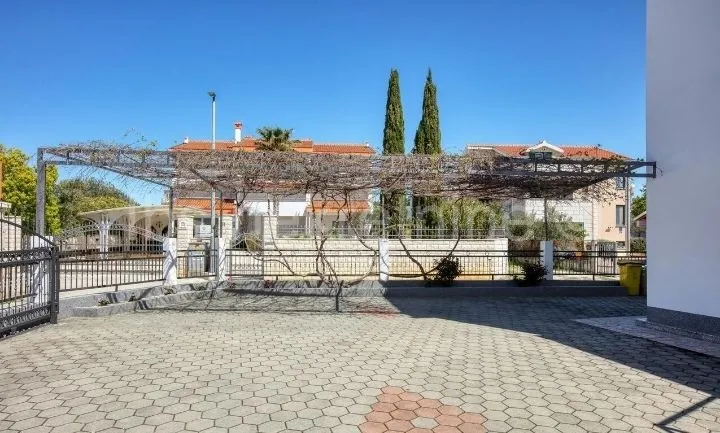 rogoznica-samostojeća kuća!! - slika 11