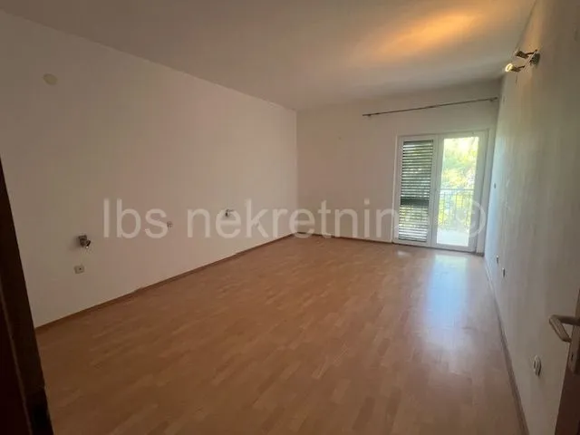 apartmanska kuća na otoku čiovu – idealna prilika za investiciju! - slika 2