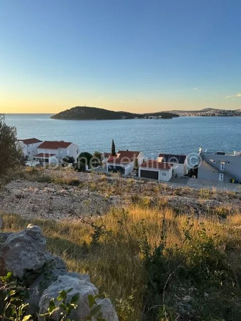 Ražanj, zemljište s pravomoćnom građevinskom dozvolom - Ražanj, Rogoznica