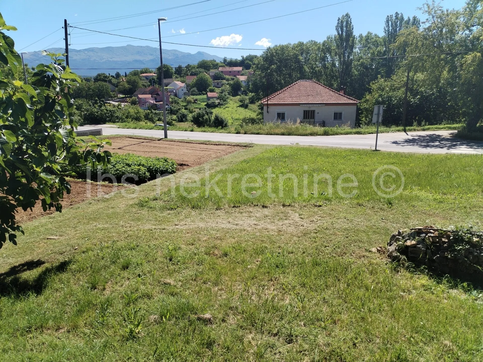 samo 5 min od sinja 2000 m² mira i kuća puna potencijala - slika 5