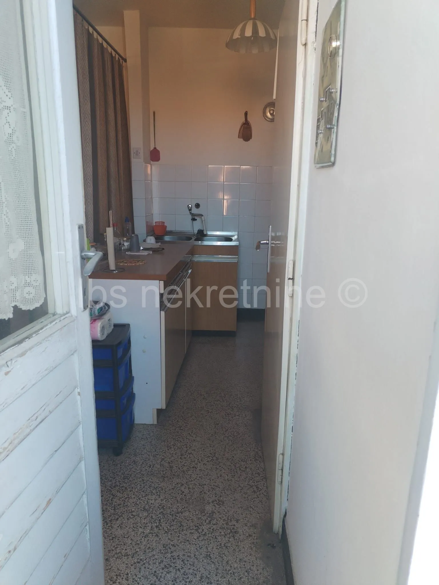 livno dvosoban stan strogi centar - slika 7