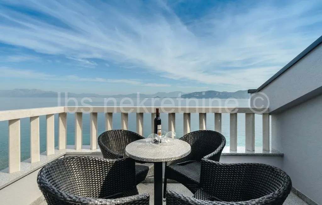 pelješac - prekrasna villa prvi red uz more!! - slika 13