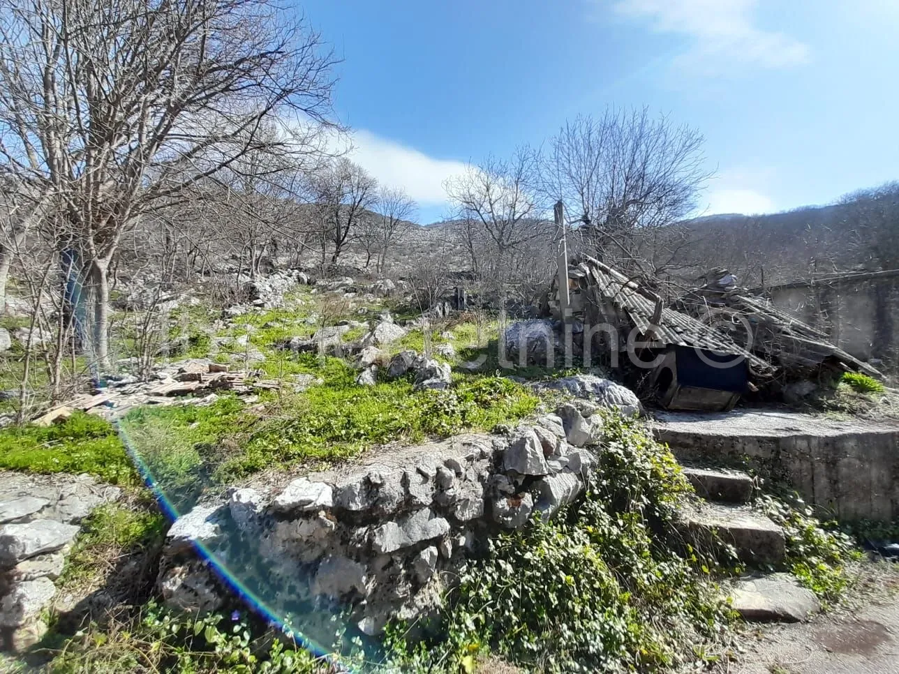 dugopolje kuća u nizu 140 m2 za adaptaciju - slika 4