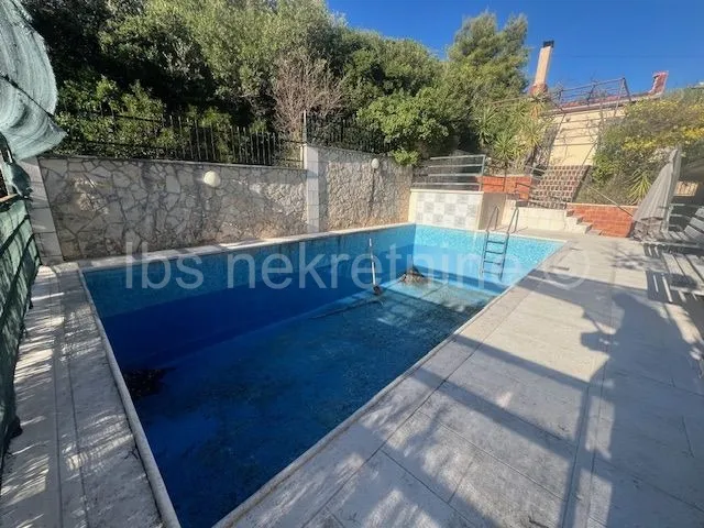 apartmanska kuća na otoku čiovu – idealna prilika za investiciju! - slika 6