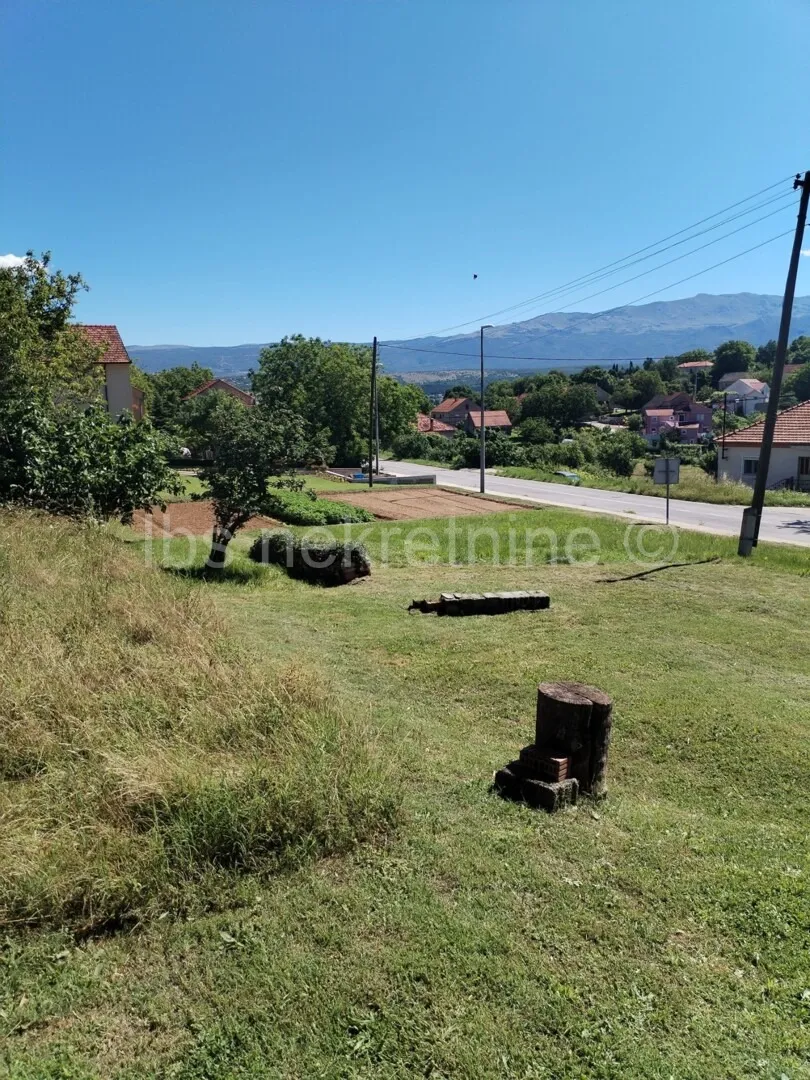 samo 5 min od sinja 2000 m² mira i kuća puna potencijala - slika 6