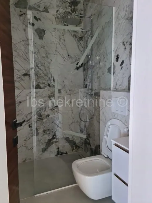 ***luksuzna vila s liftom i bazenom- 30tak m od mora!!!*** - slika 3