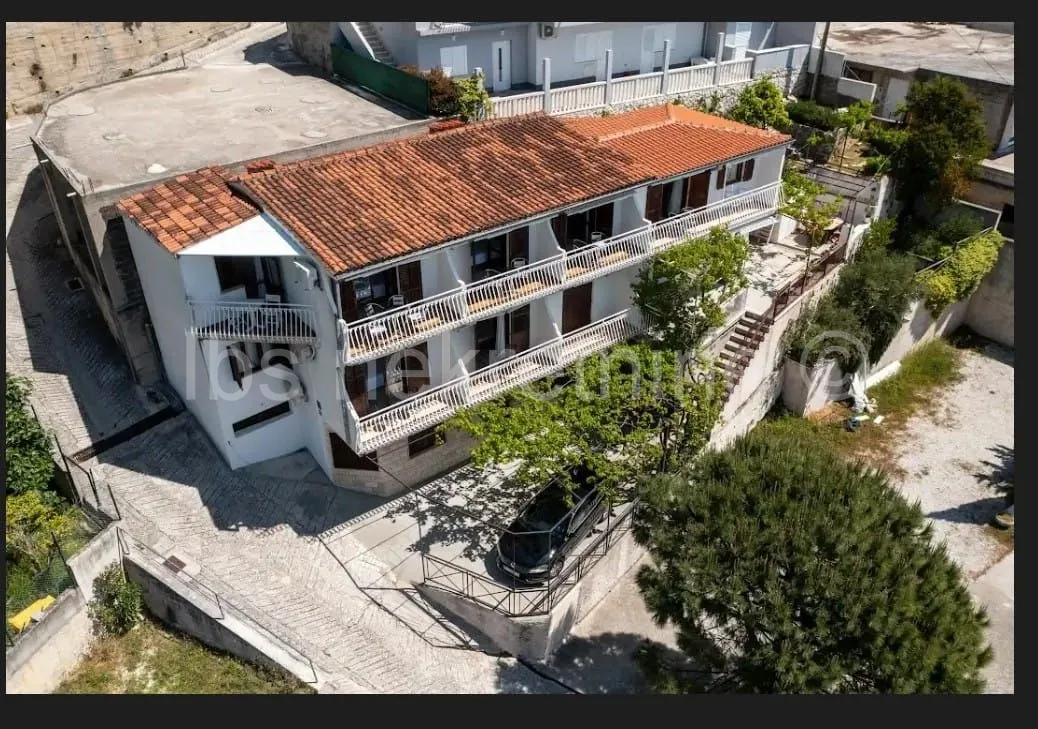 stanići - apartmanska kuća 50m od mora!! - slika 3