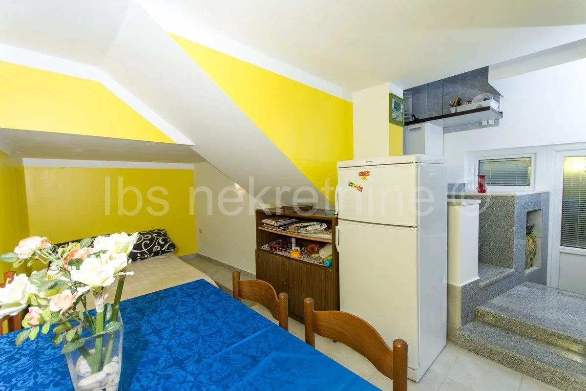 lijepa apartmanska kuća s bazenom!! - slika 16