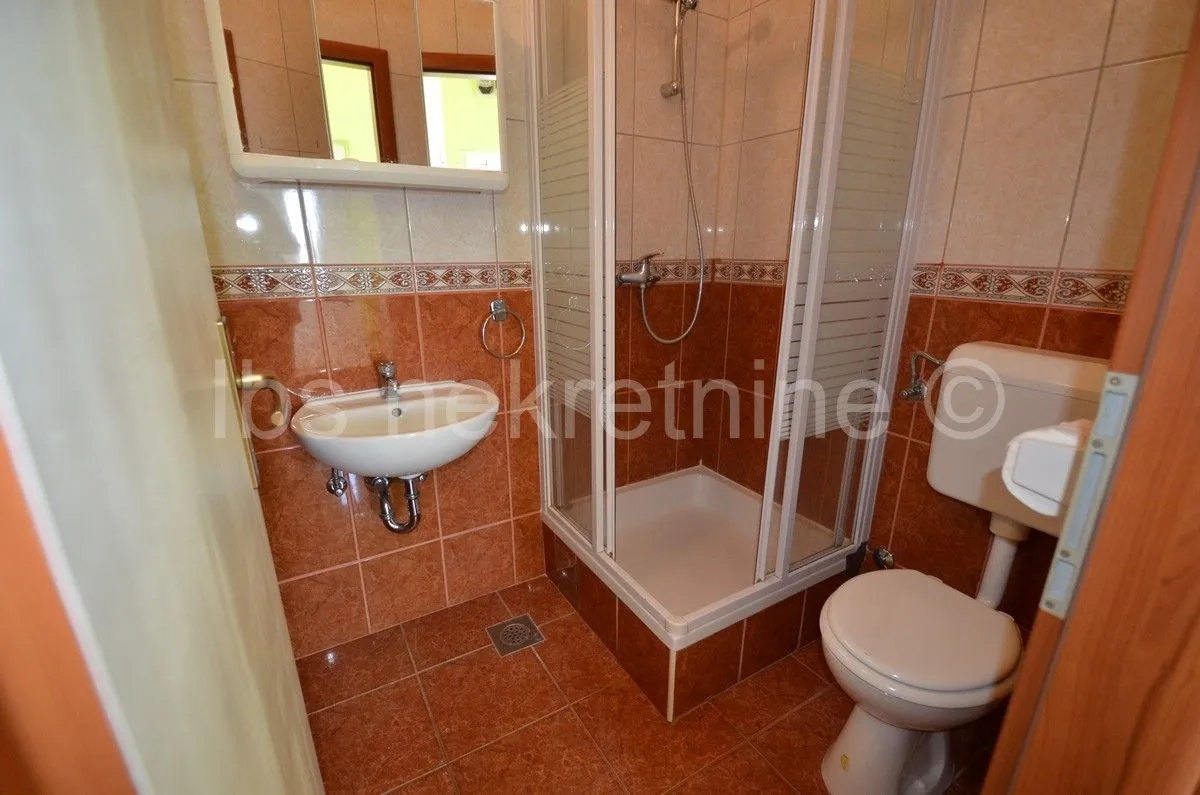 lijepa apartmanska kuća s bazenom!! - slika 26