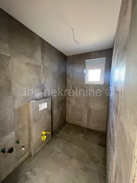 sinj - montažna prizemnica 100 m² s okućnicom 580 m² - slika 9