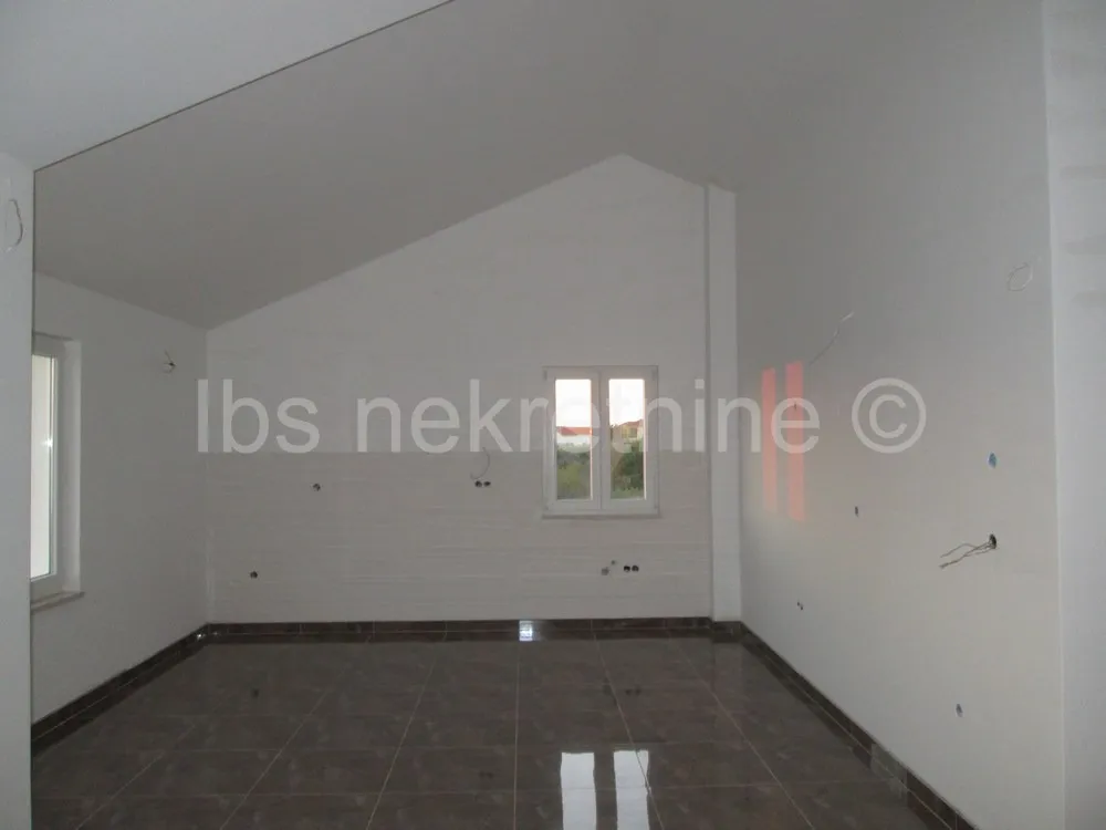 eskluzivna vila sa bazenom - slika 6