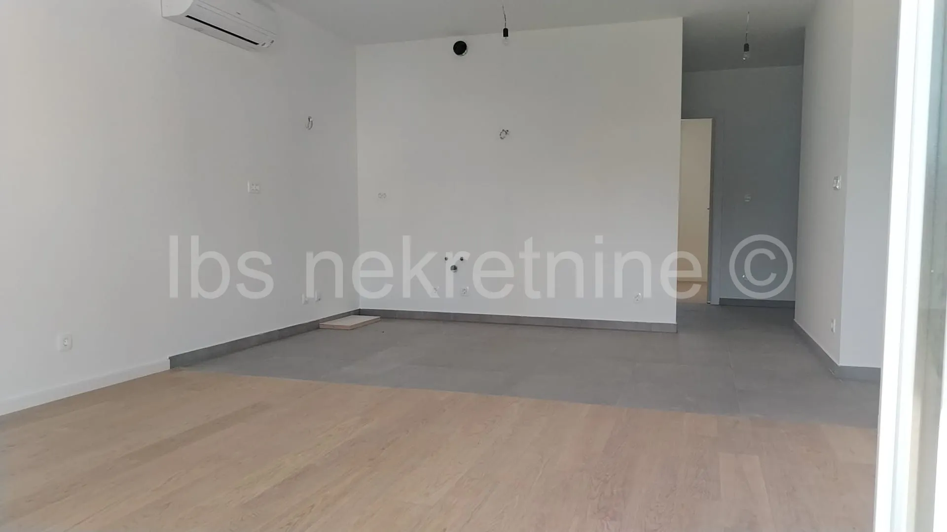 žnjan trosoban stan + 2 parkirna mjesta - slika 3