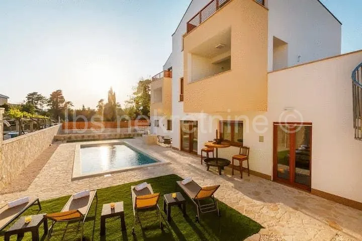 ***prekrasna vila-50 m od mora!!! - slika 22