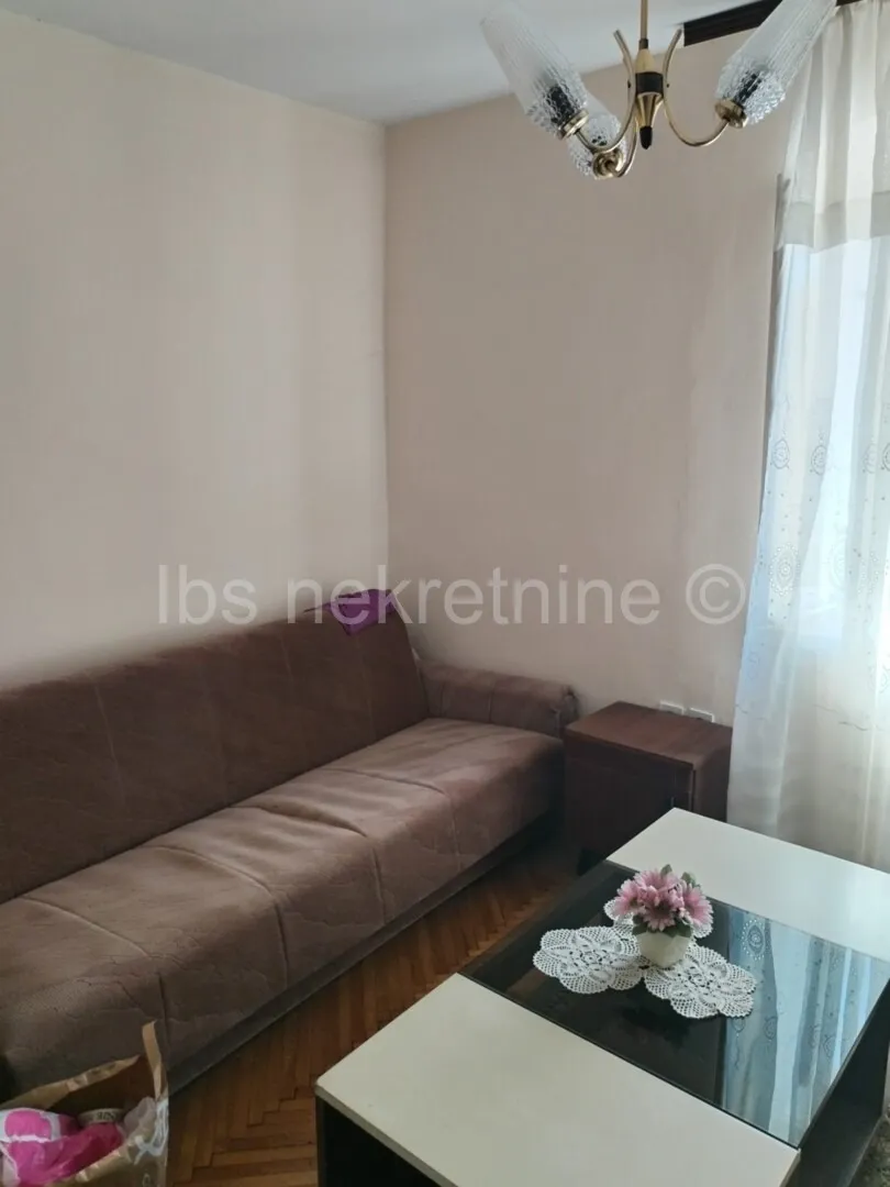 samo 5 min od sinja 2000 m² mira i kuća puna potencijala - slika 11