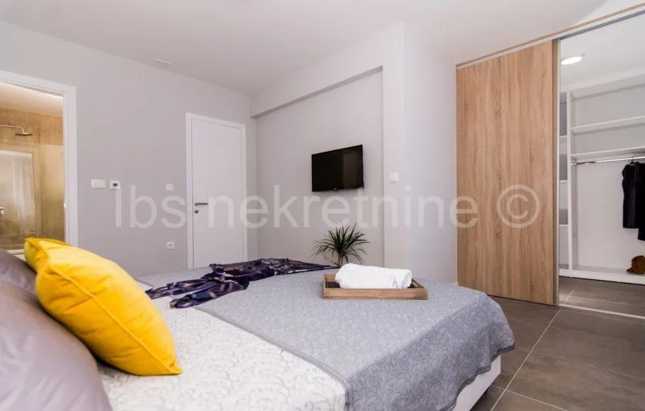 kaštela - dvije moderne ville!! - slika 7