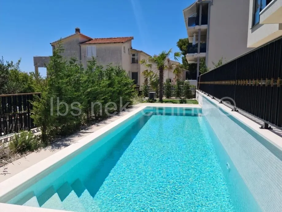 ***luksuzna vila s liftom i bazenom- 30tak m od mora!!!*** - slika 7