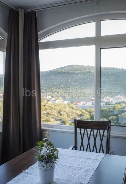 kuća sa četiri apartmana!! - slika 13