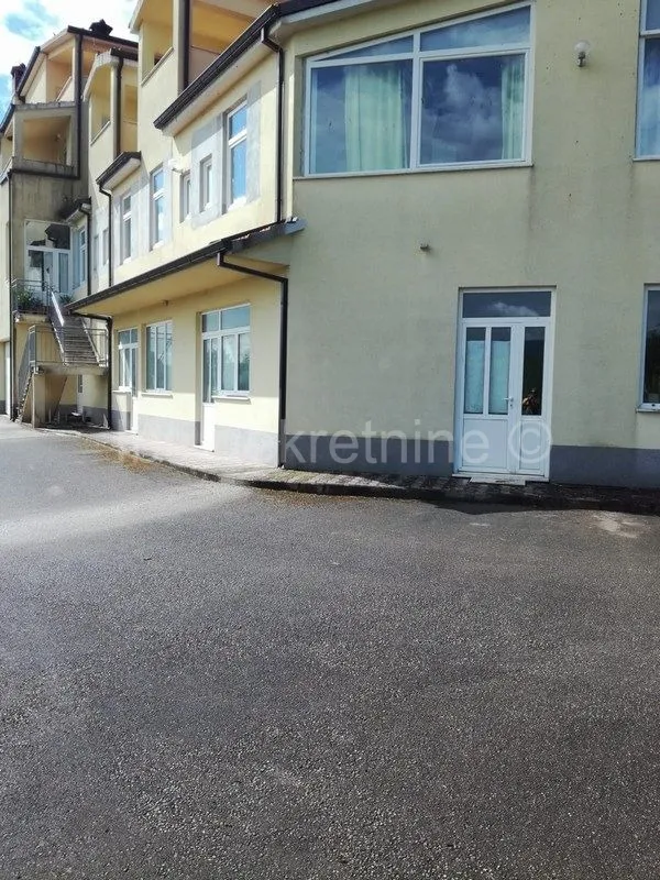 poslovni prostor najam/zakup hrvace 240 m2 - slika 2