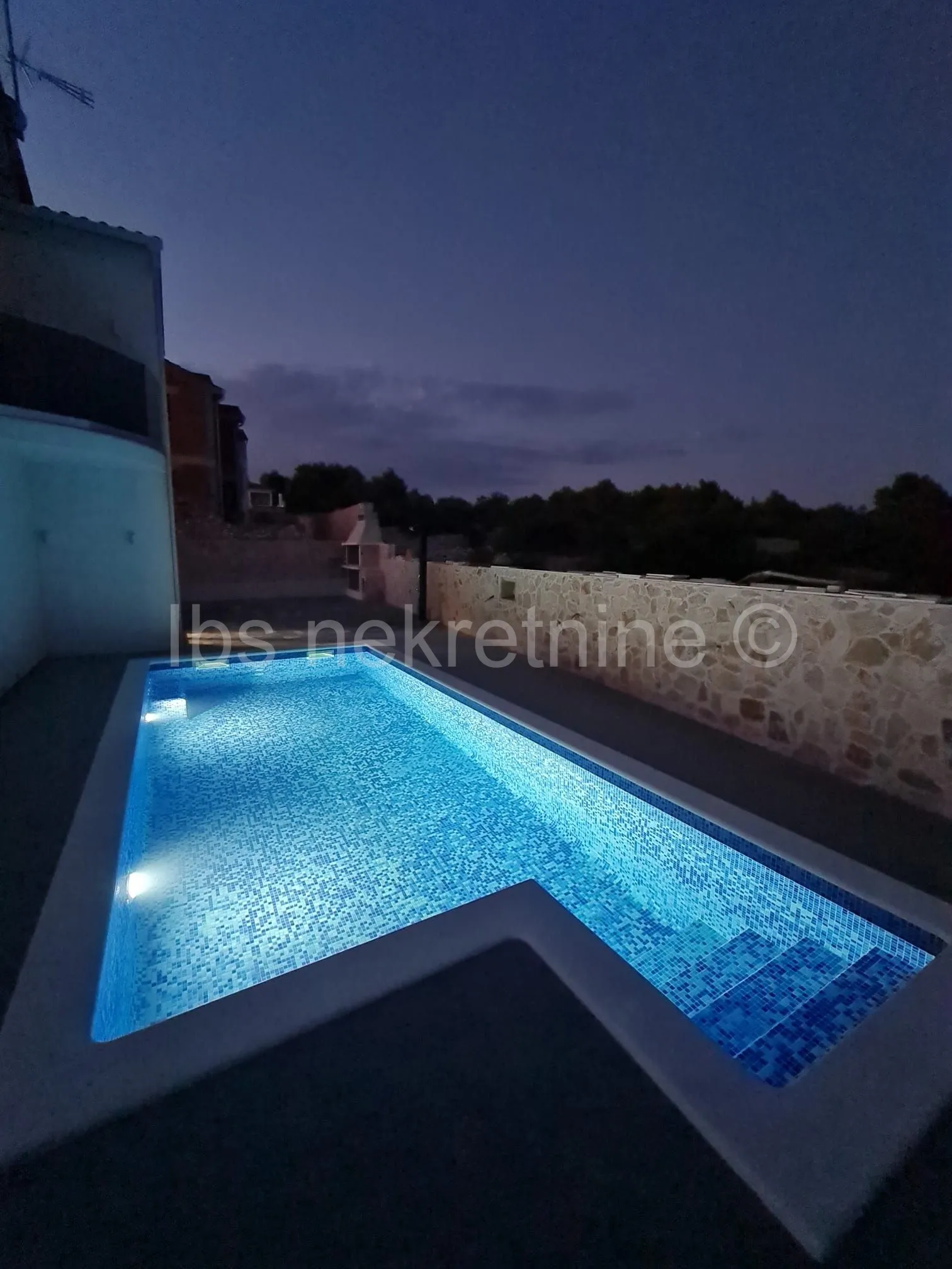 villa s bazenom i otvorenim pogledom na primošten i more! - slika 5