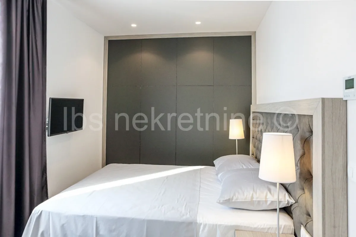 trogir-moderna vila drugi red do mora!!! - slika 8
