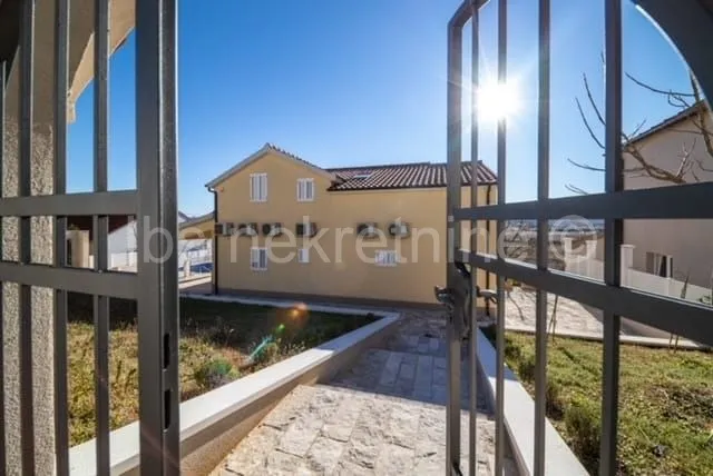 glavice - sinj, prekrasna moderna kuća na parceli od 3200m2!! - slika 4