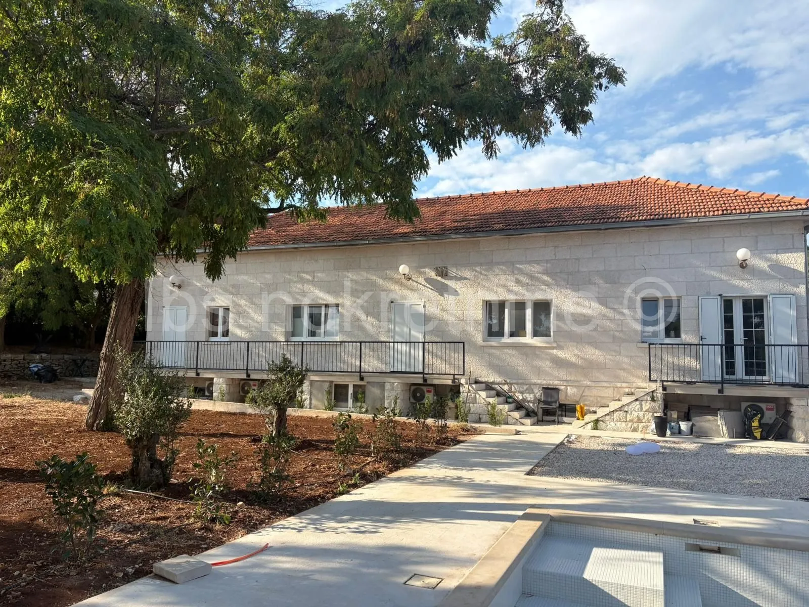 autentična kamena vila s bazenom i wellnessom – otok brač, nerežišća - slika 3