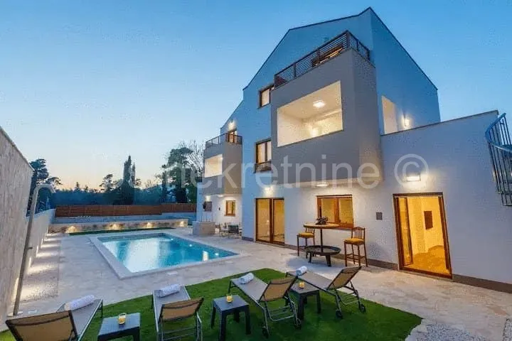 ***prekrasna vila-50 m od mora!!! - slika 18