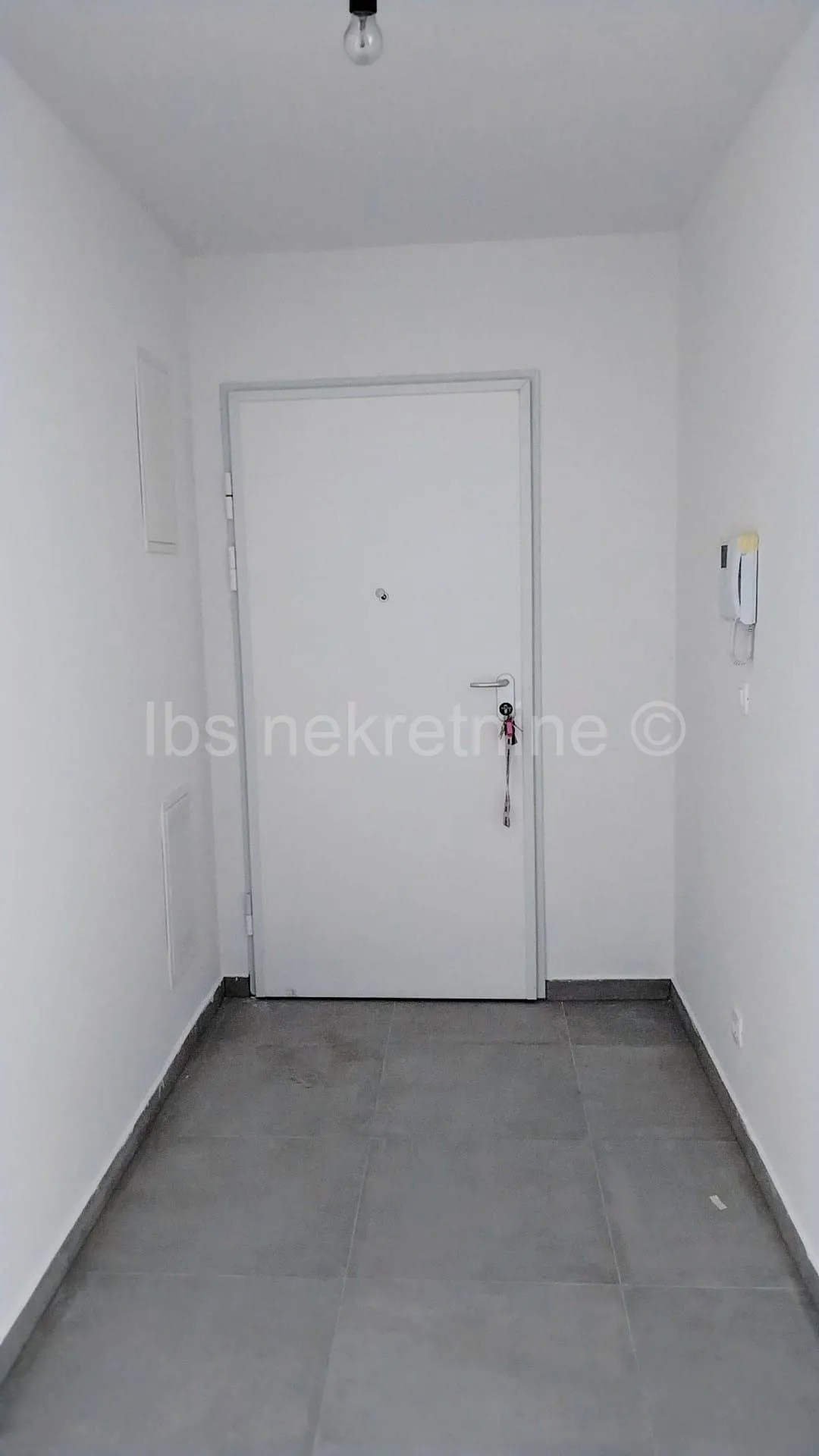 žnjan trosoban stan + 2 parkirna mjesta - slika 7