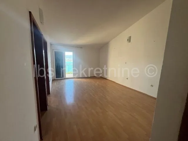 apartmanska kuća na otoku čiovu – idealna prilika za investiciju! - slika 4